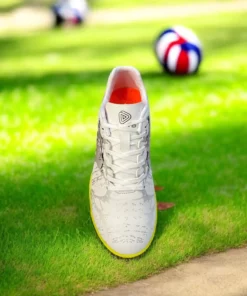 کفش فوتسال با رویه لاستیکی و زیره طرح دار، مقاوم در برابر سایش و دارای آستر نرم برای استفاده عمومی. برند Playup - 926557671